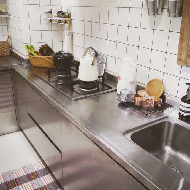 廚房不銹鋼臺面用了8年,告訴你究竟好不好,很多人都想錯了