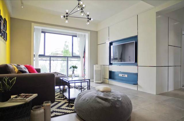 把不銹鋼條嵌到墻上,簡單點綴好高檔!